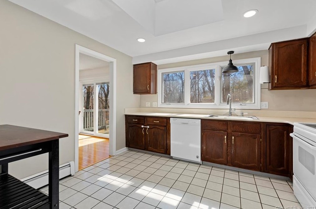 65 Barnshed Ln, Guilford CT  06437-1109 exterior