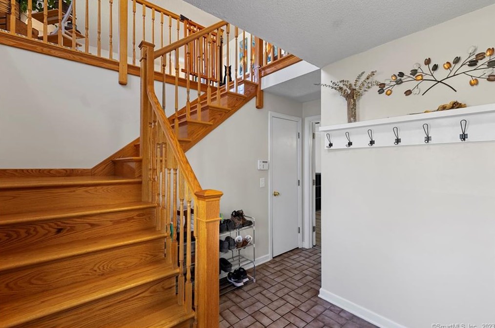 65 Barnshed Ln, Guilford CT  06437-1109 exterior