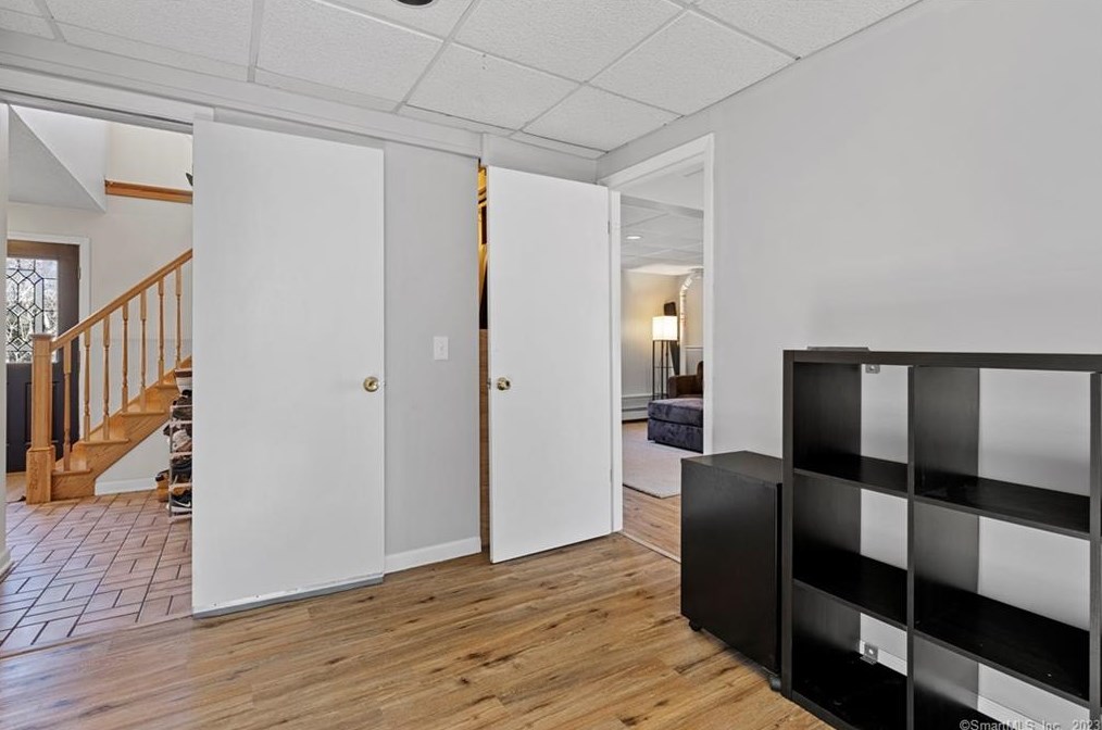 65 Barnshed Ln, Guilford CT  06437-1109 exterior