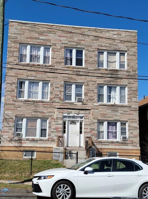 178 Roosevelt St, Hartford CT  06114-3050 exterior
