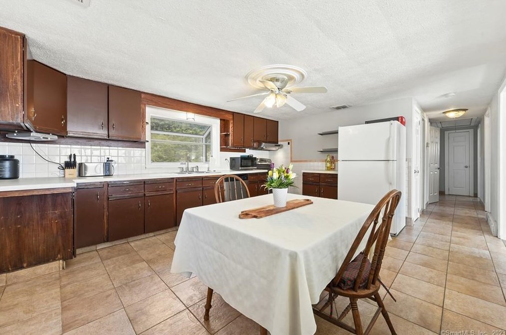 8 Lewis Dr, Watertown CT  06779-2014 exterior