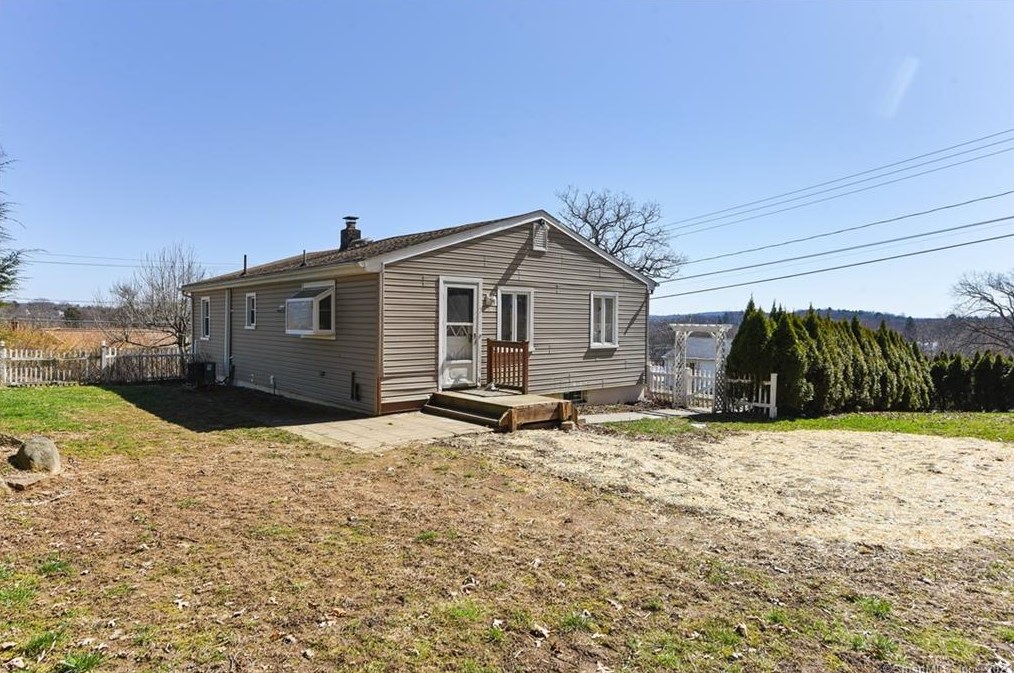 8 Lewis Dr, Watertown CT  06779-2014 exterior