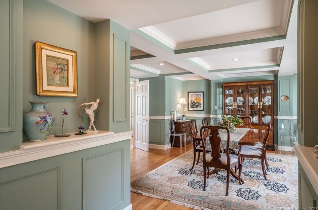 17 Mtn Ter Rd, Hartford CT 06107-1531 exterior