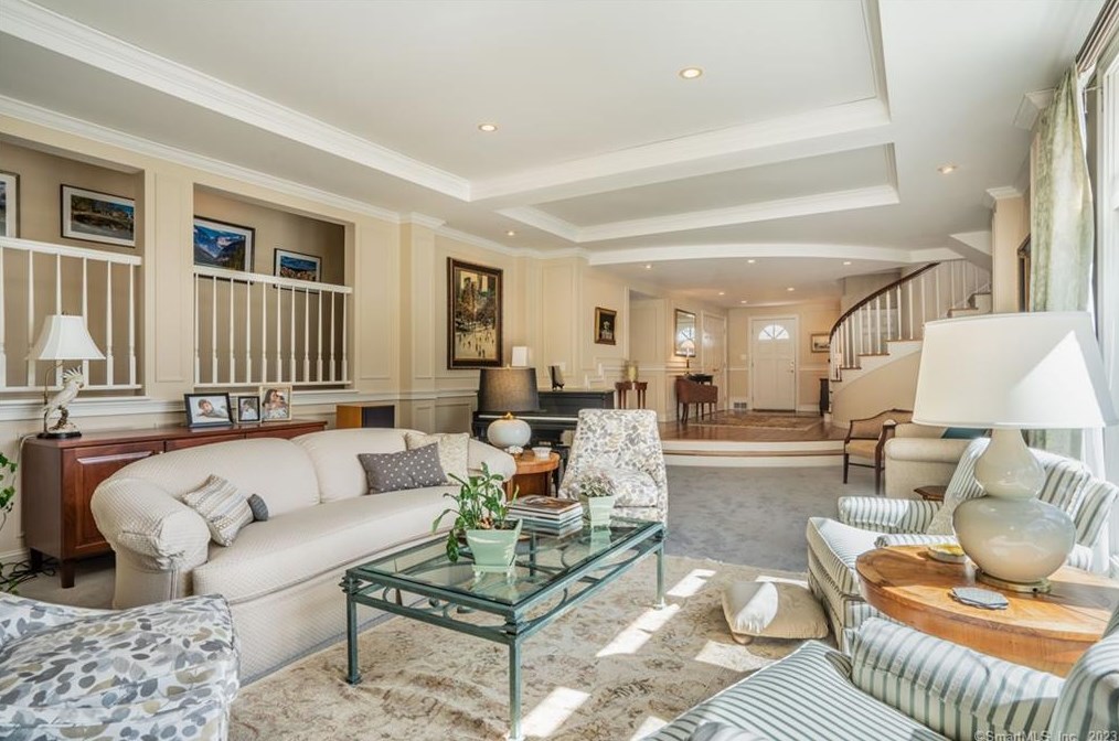 17 Mtn Ter Rd, Hartford CT 06107-1531 exterior