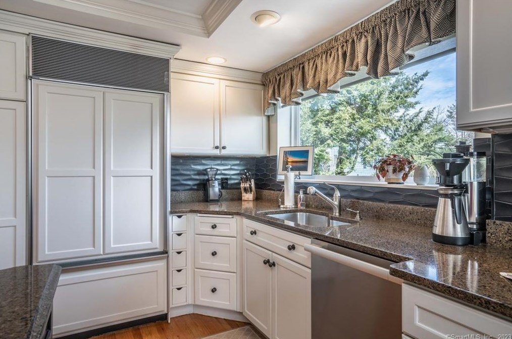 17 Mtn Ter Rd, Hartford CT 06107-1531 exterior