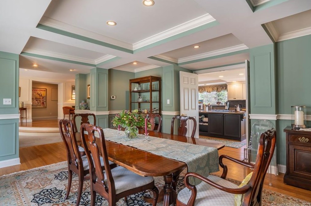 17 Mtn Ter Rd, Hartford CT 06107-1531 exterior