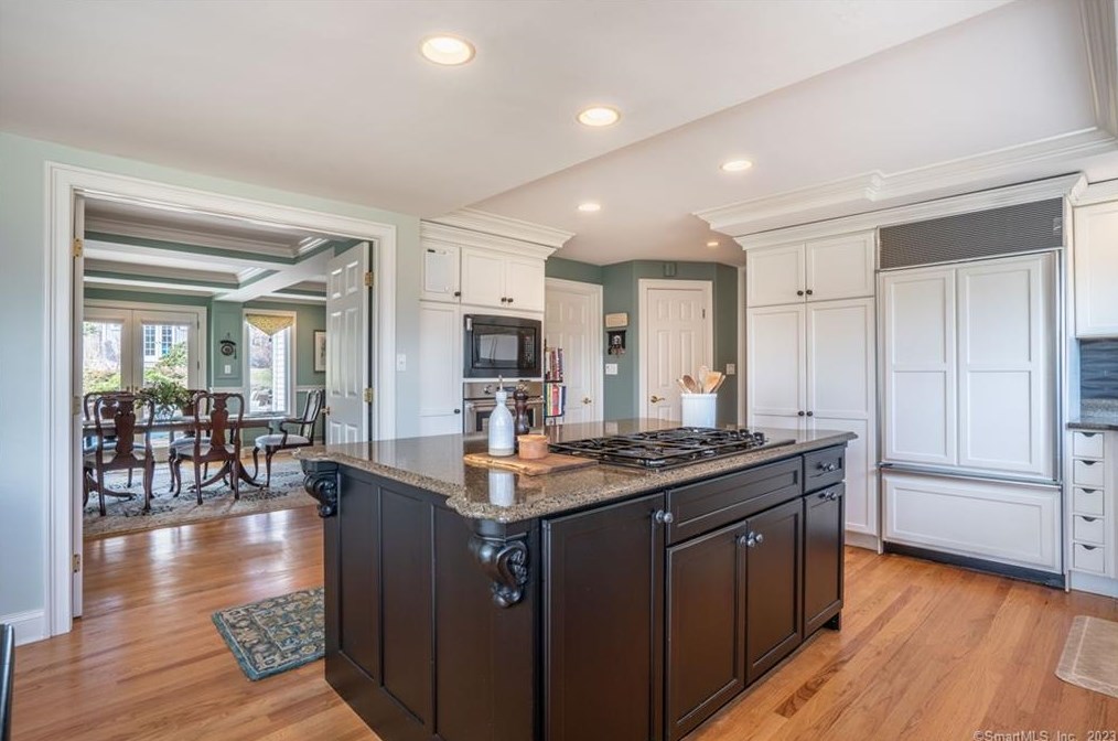 17 Mtn Ter Rd, Hartford CT 06107-1531 exterior