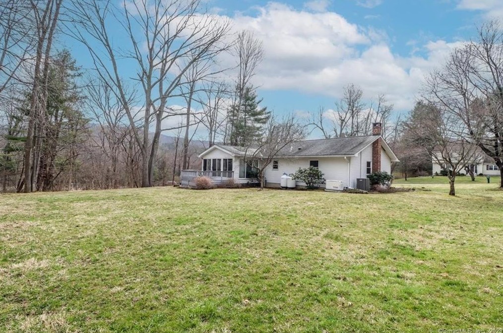 28 Meetinghouse Ter, Northville CT  06776-5118 exterior