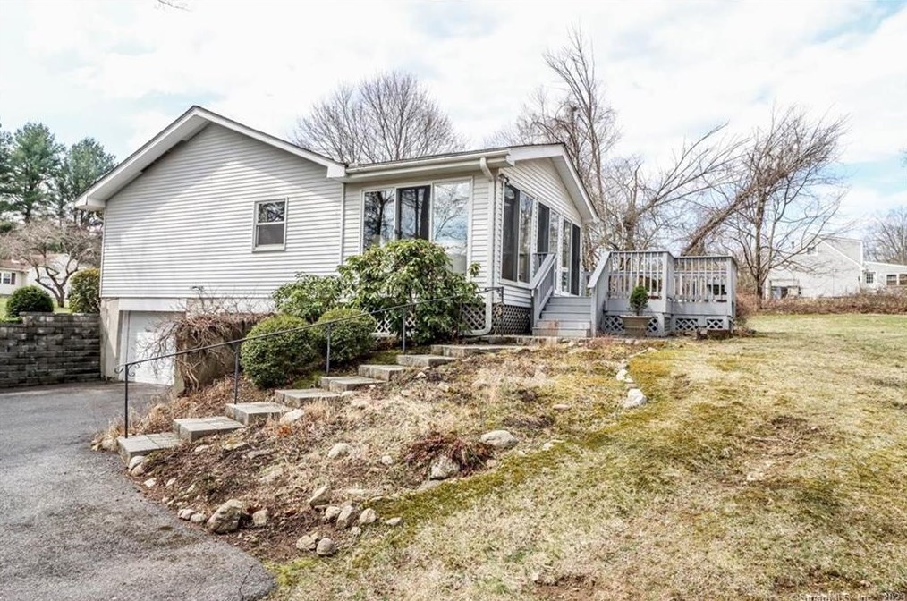 28 Meetinghouse Ter, Northville CT  06776-5118 exterior