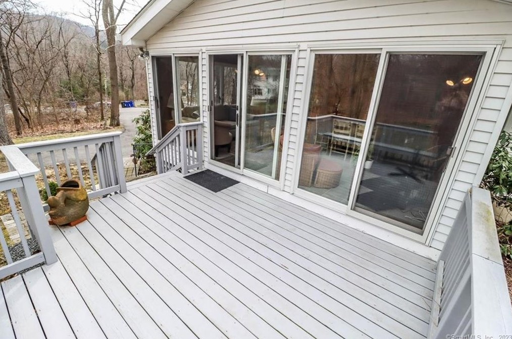 28 Meetinghouse Ter, Northville CT  06776-5118 exterior