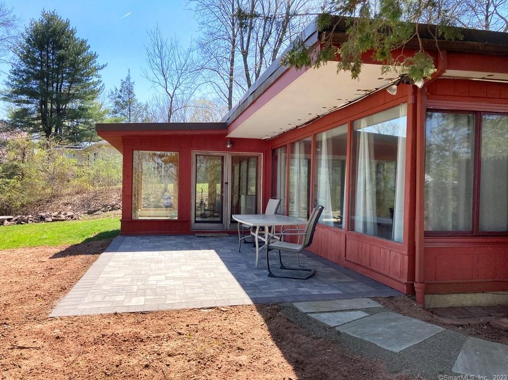 561 Gilbert Ave, New Haven CT  06514-2642 exterior