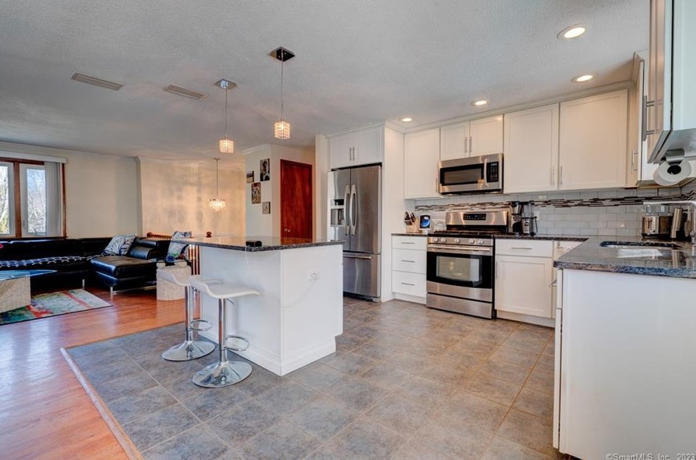 44 Woodland Rd, Rocky Hill CT  06067-2616 exterior