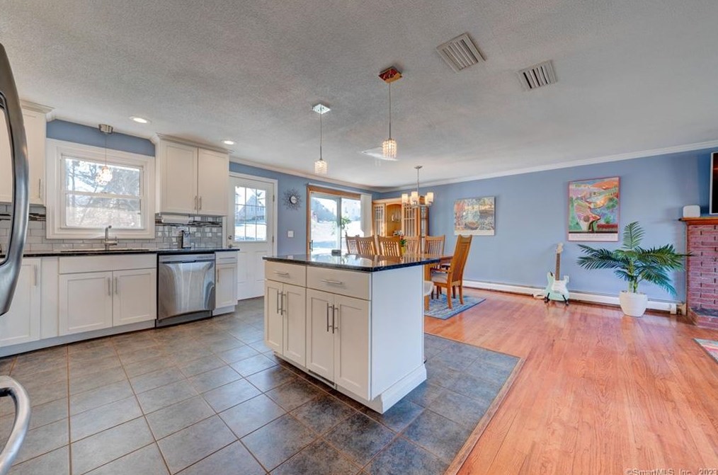 44 Woodland Rd, Rocky Hill CT  06067-2616 exterior