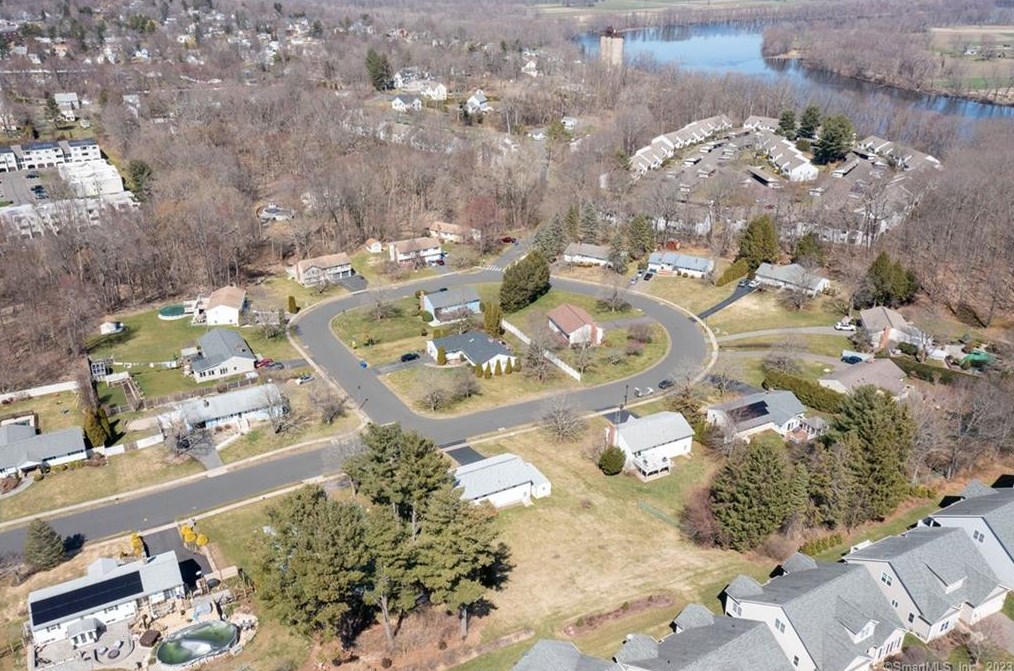 44 Woodland Rd, Rocky Hill CT  06067-2616 exterior