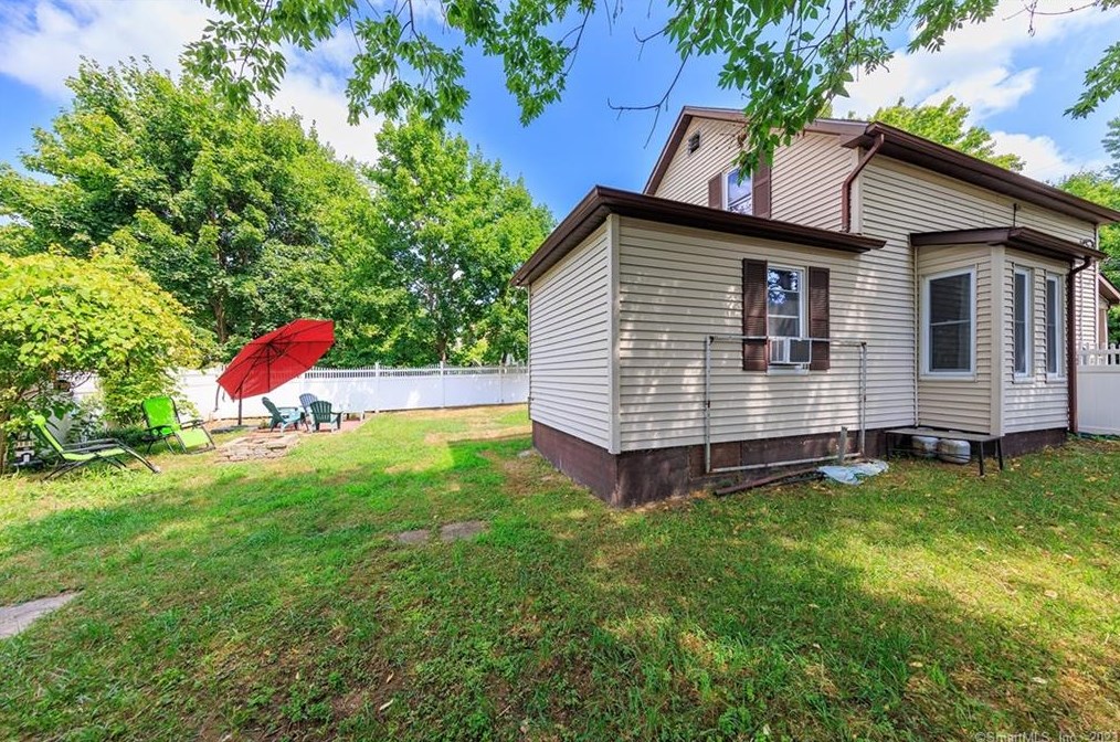 11 Phillips St, Plainfield CT  06374-1024 exterior