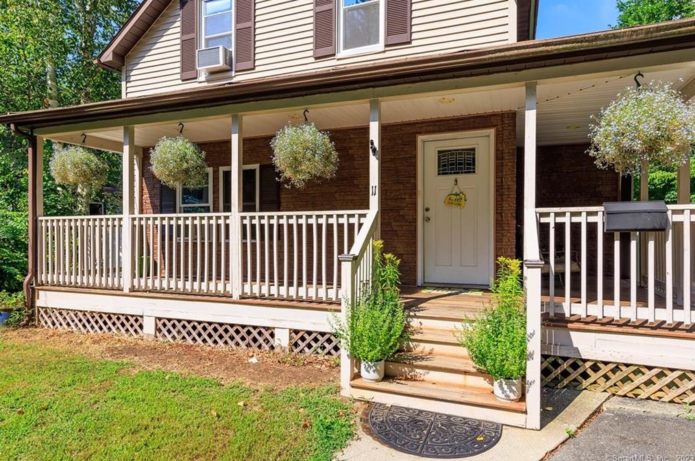 11 Phillips St, Plainfield CT  06374-1024 exterior