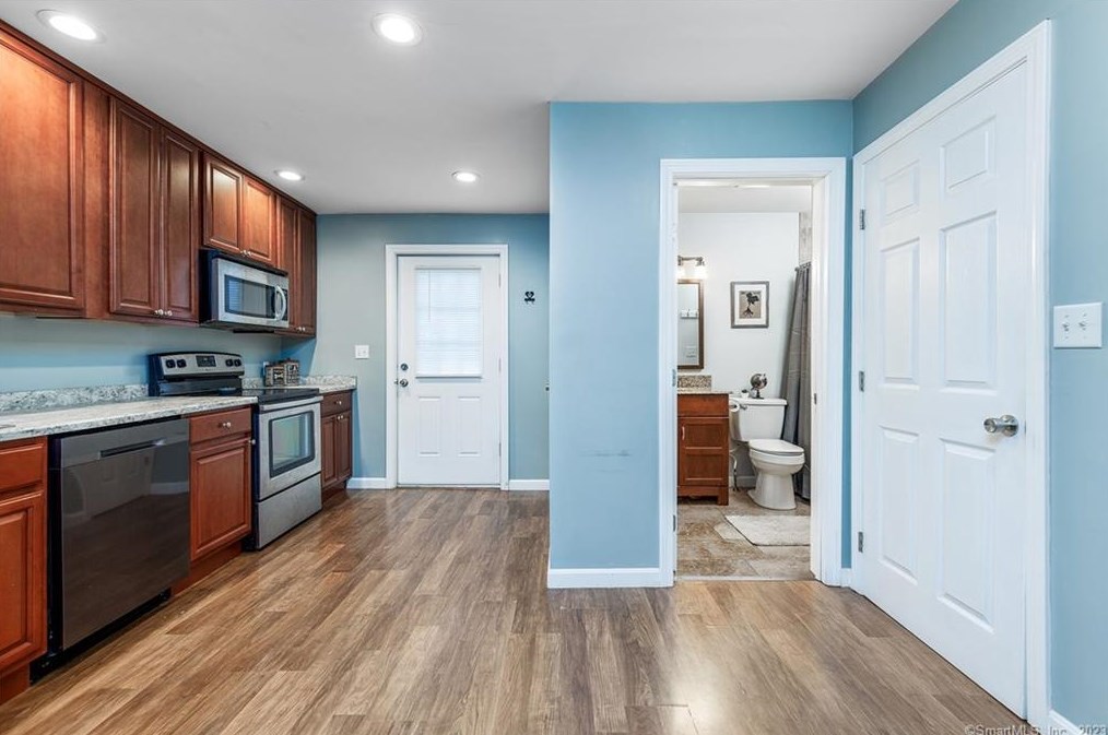 11 Phillips St, Plainfield CT  06374-1024 exterior