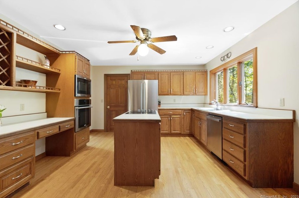 7 Silver Birch Ln, Clinton CT  06413-1174 exterior