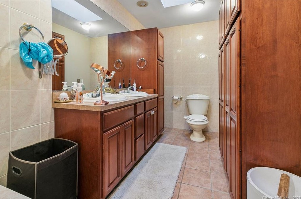 62 Crestwood Rd, Stratford CT  06614-1407 exterior