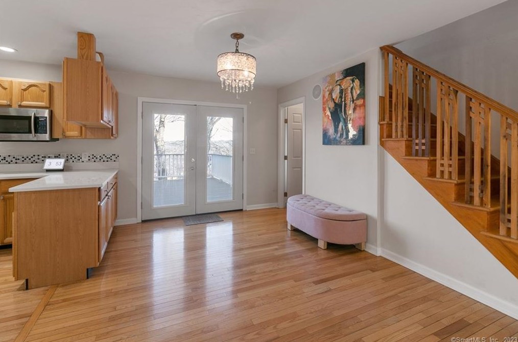 62 Crestwood Rd, Stratford CT  06614-1407 exterior