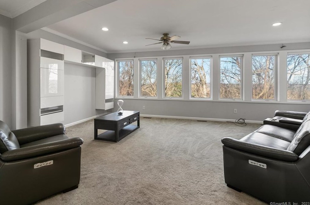 62 Crestwood Rd, Stratford CT  06614-1407 exterior