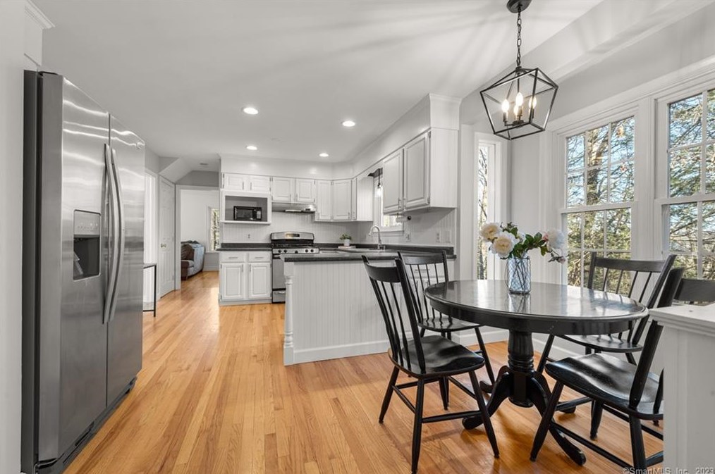 183 Highridge Rd, Avon CT  06001-3257 exterior