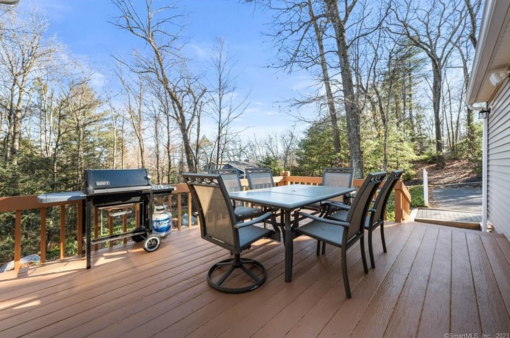 183 Highridge Rd, Avon CT  06001-3257 exterior