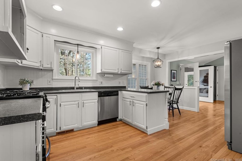 183 Highridge Rd, Avon CT  06001-3257 exterior