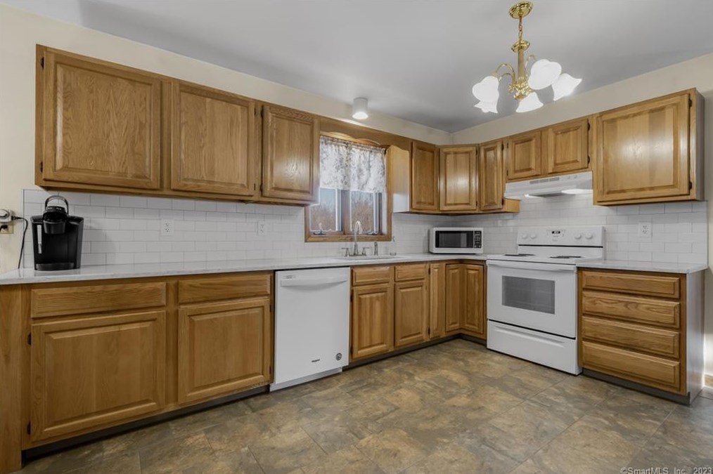 170 Mount Fair Dr, Watertown CT  06795-1670 exterior