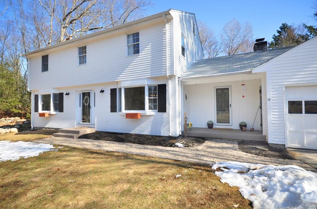 9 Highfield Dr, Unionville CT  06013-1510 exterior