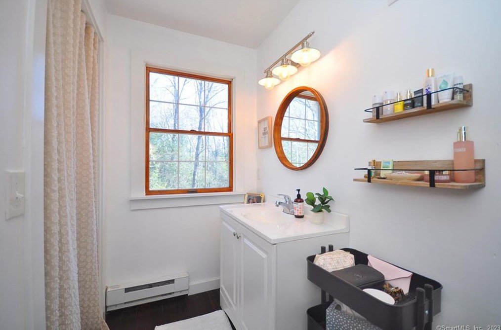 9 Highfield Dr, Unionville CT  06013-1510 exterior