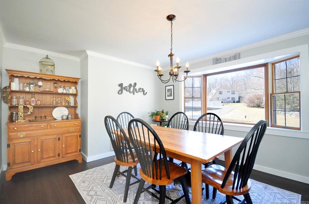 9 Highfield Dr, Unionville CT  06013-1510 exterior