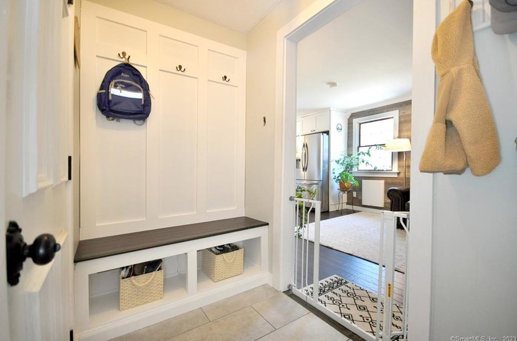 9 Highfield Dr, Unionville CT  06013-1510 exterior