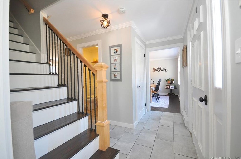 9 Highfield Dr, Unionville CT  06013-1510 exterior