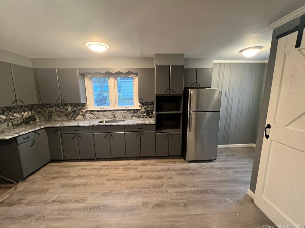 16 Sheffield Ln, Union City CT  06770-3115 exterior