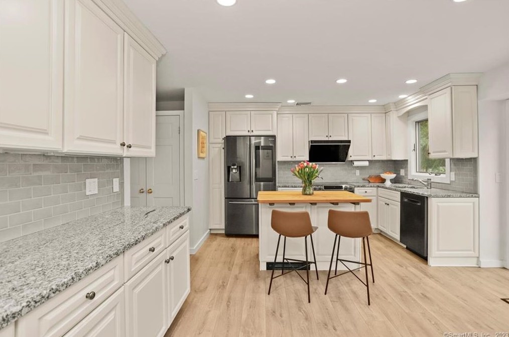 16 Bartram Dr, West Redding CT  06896-1508 exterior