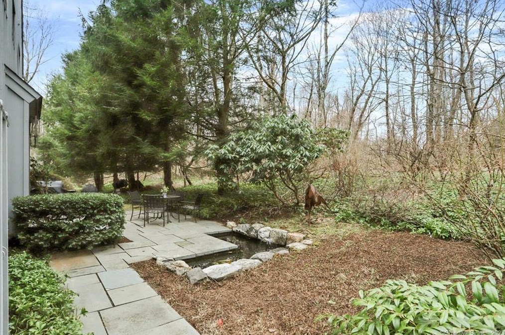 16 Bartram Dr, West Redding CT  06896-1508 exterior