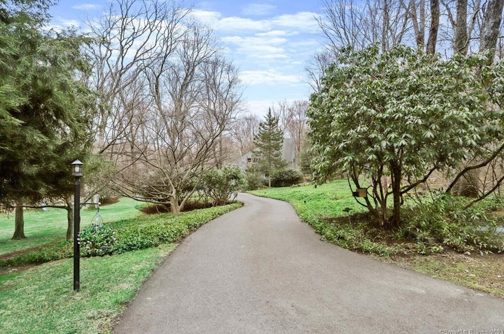 16 Bartram Dr, West Redding CT  06896-1508 exterior