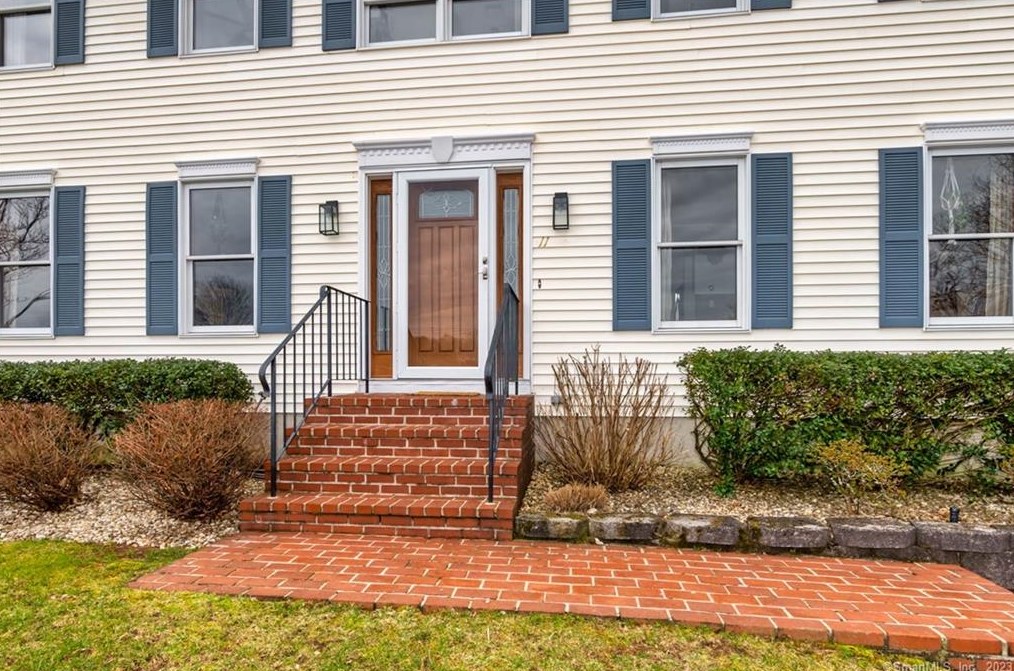 11 Eddon Dr, New Haven CT  06512-1057 exterior