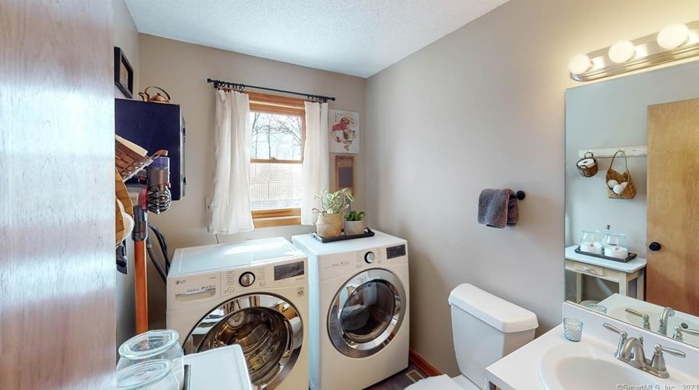 11 Eddon Dr, New Haven CT  06512-1057 exterior