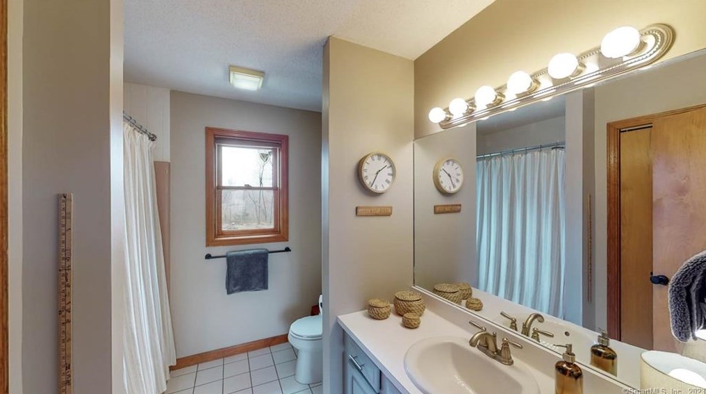 11 Eddon Dr, New Haven CT  06512-1057 exterior