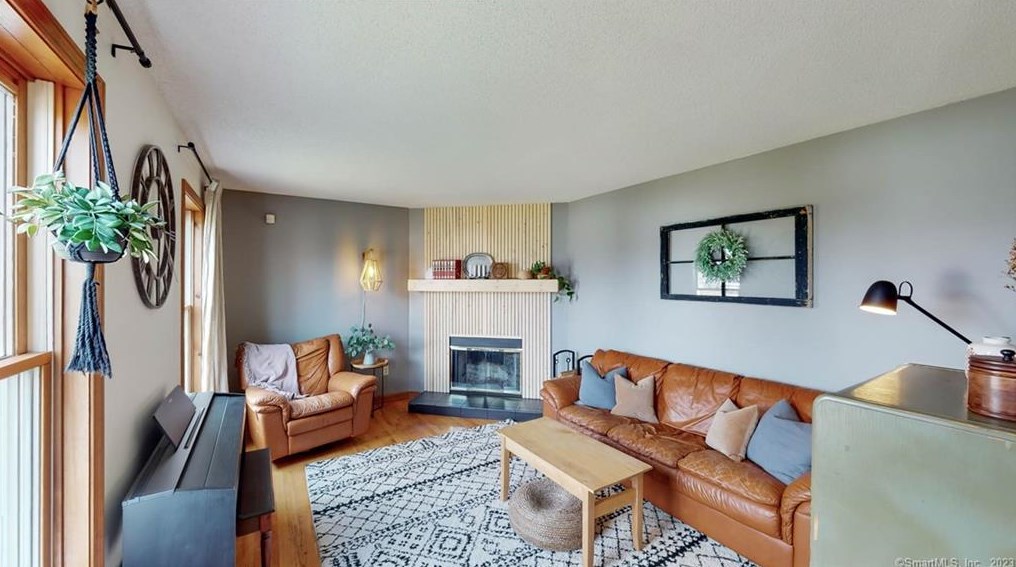 11 Eddon Dr, New Haven CT  06512-1057 exterior