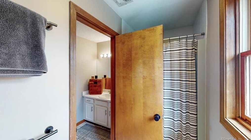 11 Eddon Dr, New Haven CT  06512-1057 exterior