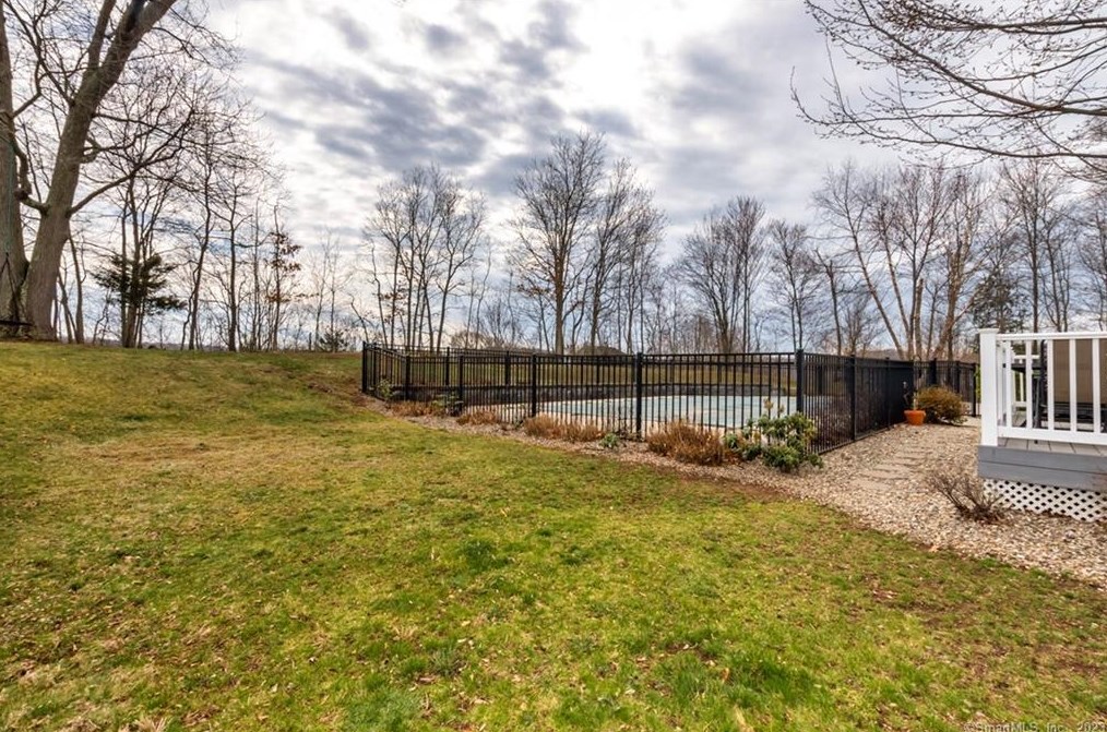 11 Eddon Dr, New Haven CT  06512-1057 exterior