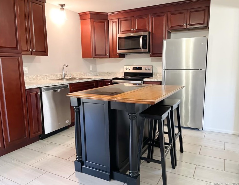 159 Radnor Ln, Watertown CT  06779-2019 exterior