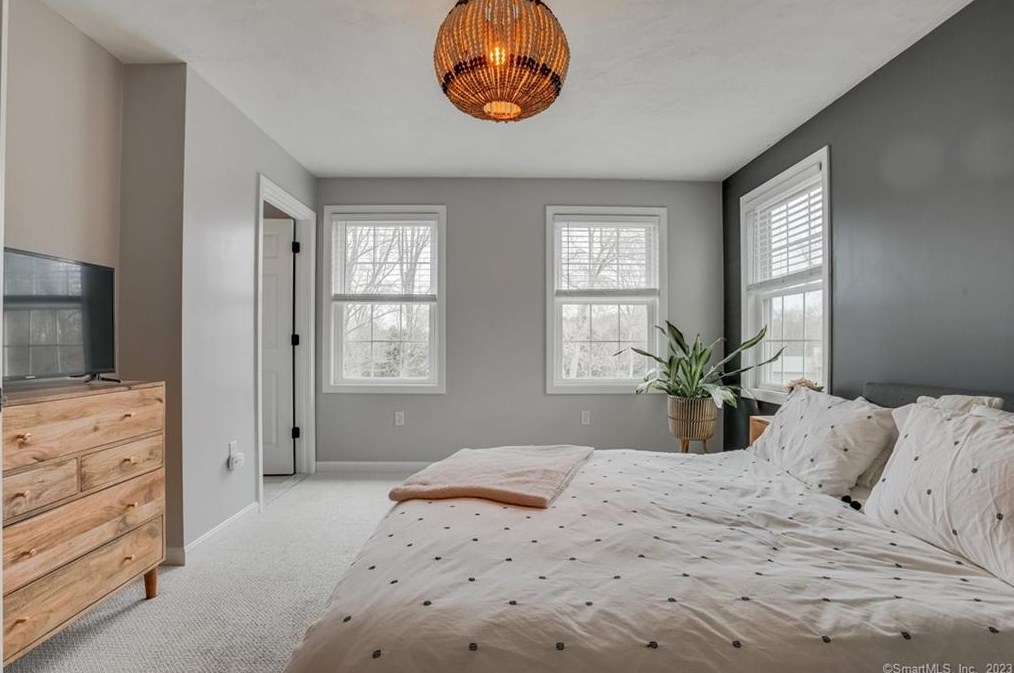 25 Church St, Brooklyn CT  06234-1507 exterior