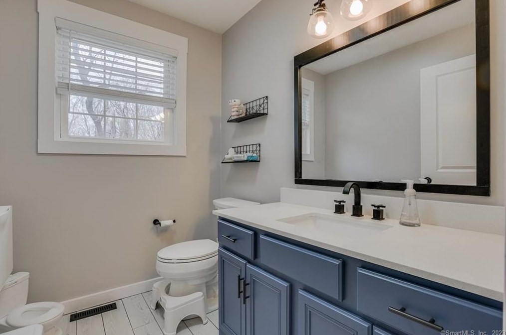 25 Church St, Brooklyn CT  06234-1507 exterior