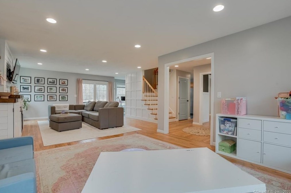 25 Church St, Brooklyn CT  06234-1507 exterior