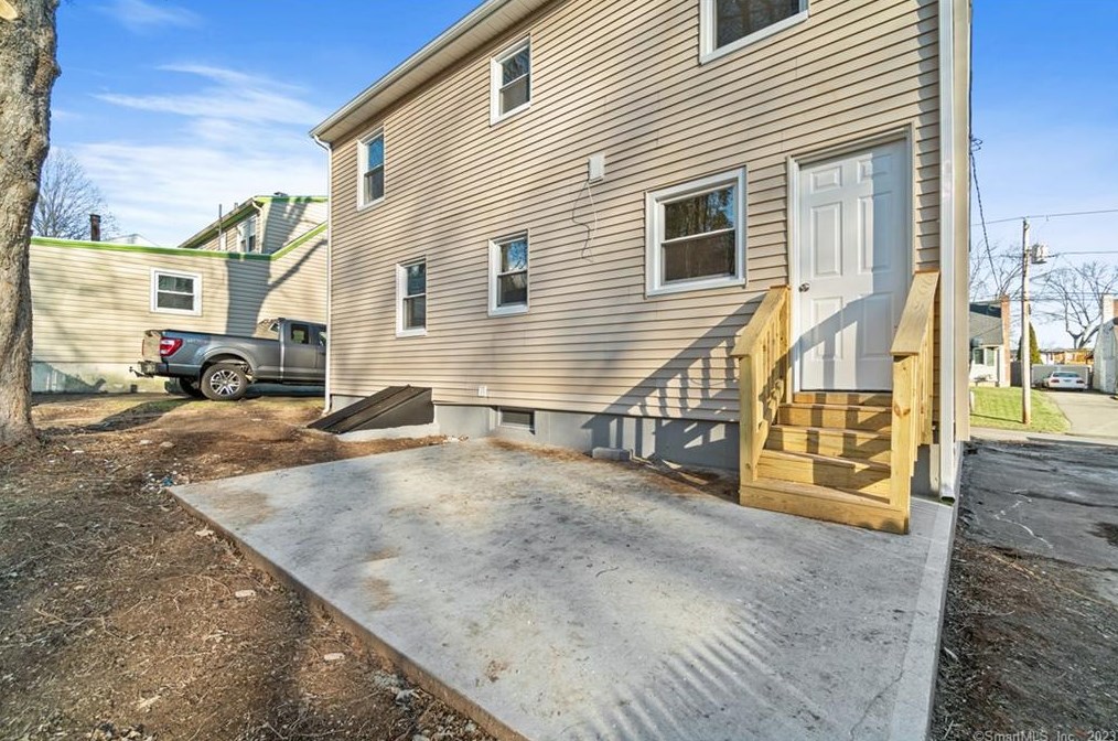 70 Bellevue Ave, New Haven CT  06516-6701 exterior