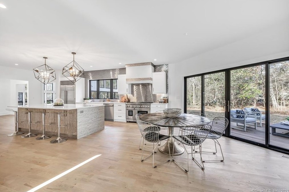 125 Compo Rd S Ln, Westport CT  06880 exterior